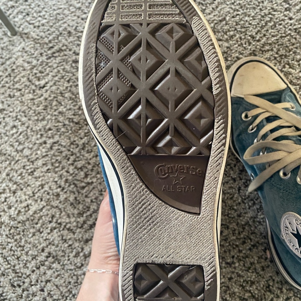 Velvet Converse - Picture 8 of 8
